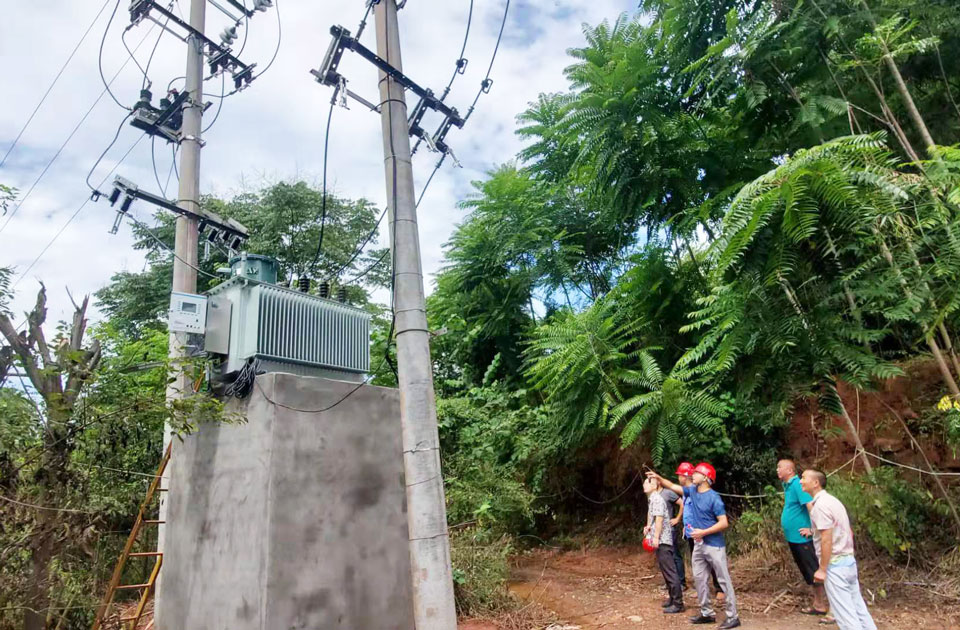 State-Grid-Jingyan-County-Power-Supply-Company-10kV-well-three-wire-voltage-regulator-SVR-2000-10-7.jpg